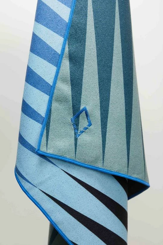 Nomadix Towel Heat Wave Blue Green 5 Nomadix Towel Heat Wave Blue Green - Image 3