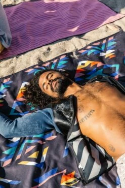 Nomadix Towel Cascades Multi Festival Blanket -clothing shop 1O9A0393