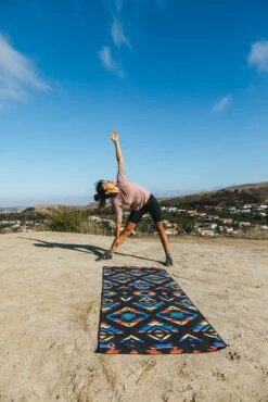 Nomadix Towel Cascades Multi -clothing shop 1O9A8477 b60f9a3a e305 41fa b263 6de32de816d0