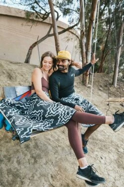 Nomadix Towel Teton Black -clothing shop 1O9A9380 540x d22de257 5010 432c a7b8 f0e62cda62ec