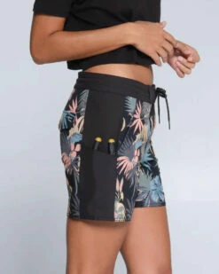 Salty Crew Womens Boardshorts Lookout Multi Utility -clothing shop 30335116W MULTI 3 750x e19818aa f59f 46ee ae46 c84534133e5f