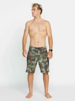Volcom Mens Boardshorts Surf Vitals Jack Robinson Mod-Tech -clothing shop A0812301 CAM 06 occb8b 1188x1584 28de20a1 34f1 4f41 9739 12d9a1f9f3d9