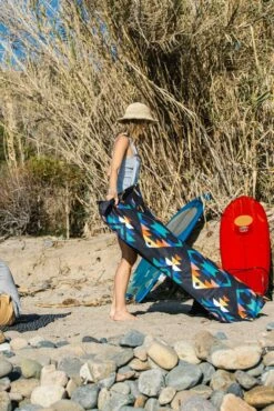 Nomadix Towel Cascades Multi Festival Blanket -clothing shop AT5I0489