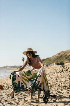 Nomadix Towel Monstera Green Pink 13 Nomadix Towel Monstera Green Pink -clothing shop AT5I1405 540x 20e70a90 b630 40c1 85e7 b7169c2abecc