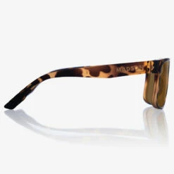 Madson Sunglasses Pivot -clothing shop DSC 2995 Bronze square 600x 2x 9e3335e3 065a 4c8b 9ae2 09b73d15edd6