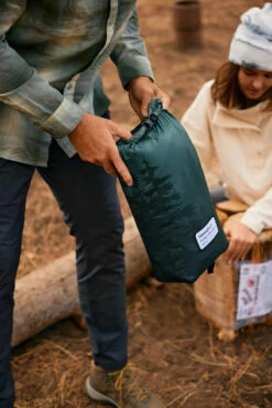 Nomadix Puffer Blanket -clothing shop Feat Blanket look 035