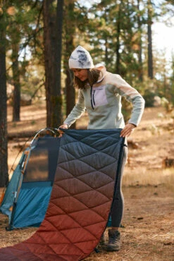 Nomadix Puffer Blanket -clothing shop Feat Blanket look 2829