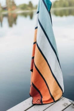 Nomadix Towel Stripes Sunset -clothing shop LLeybaPhoto2020 5661 540x 56d14646 df11 4d43 b8ac 4ae0d048dbec