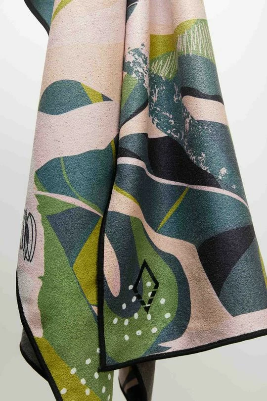 Nomadix Towel Monstera Green Pink 5 Nomadix Towel Monstera Green Pink - Image 3