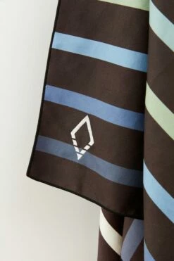 Nomadix Towel Ultralight Pinstripes Multi -clothing shop PKXL STRP 101 DRP 540x e817e0d3 1aa9 4e05 88fd 0d91bc46ad33