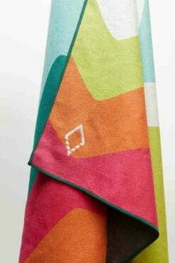 Nomadix Towel Melt Green Pink -clothing shop PtRdrGgYSSaGCwE7q2sR NM MELT 103 DRP 540x 4a108d5e e082 4f0a a30b 26003adc5dfb