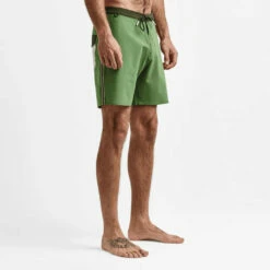 Roark Revival Mens Boardshorts Chiller 17" -clothing shop RB454 JUN 103 1024x1024 7553ffd0 dc46 47a3 b5c4 2ff893250e4b