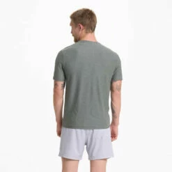 Vuori Mens Shirt Strato Tech -clothing shop V126HDY 092701 1200x crop center 6ccffe87 149e 460d a58f 79e27b07c1ce