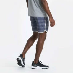 Vuori Mens Shorts Banks -clothing shop V330CRD 01293 1200x crop center b871a8cc 1b77 4fe6 be38 4e4905b3940f