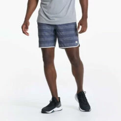 Vuori Mens Shorts Banks -clothing shop V330CRD 01296 1200x crop center e7aef31a 73e6 4ded 98f6 eefc0c5093ca