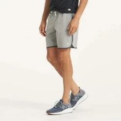 Vuori Mens Shorts Banks -clothing shop V330ELT 3534 1200x crop center jpg