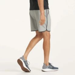 Vuori Mens Shorts Banks -clothing shop V330ELT 3553 1200x crop center jpg