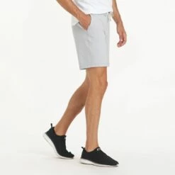 Vuori Mens Shorts Sunday Performance -clothing shop V381HPT 1412 1200x crop center jpg