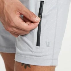 Vuori Mens Shorts Sunday Performance -clothing shop V381HPT 1420 1200x crop center jpg