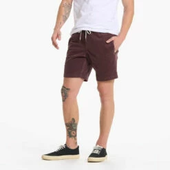 Vuori Mens Shorts Optimist -clothing shop V385CHN 08633 1200x crop center ab2f5488 b19b 4606 bd4d 5c8cefd91c13