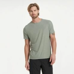 Vuori Mens Shirt Strato Tech -clothing shop V391BLK 1451 1200x crop center jpg