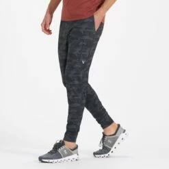 Vuori Mens Pants Sunday Performance Jogger -clothing shop V416BCM 2 2048x cf5dfc84 51b3 4615 9a48 536880bb2220