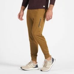 Vuori Mens Pants Sunday Performance Jogger -clothing shop V416TOH 2 2048x 27eda863 ac35 4deb 92ba c214a0f08808