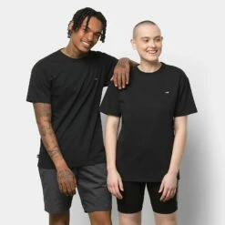 Vans Mens Shirt Off The Wall Classic -clothing shop VN0A49R7BLK HERO