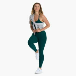 Vuori Womens Tank Top Long Line Elevation Bra -clothing shop VW1008HJA FA22 W ECOMM CURVE 007