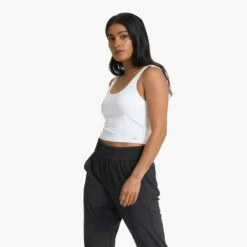 Vuori Womens Tank Top Daily Crop -clothing shop VW1027WHT 2149 1200x crop center 627f694c 04e1 4676 9cb3 f36a5fb6f7ad