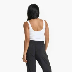 Vuori Womens Tank Top Daily Crop -clothing shop VW1027WHT 2156 1200x crop center ace5d4aa 7c39 426f 8a63 3b73302d7094