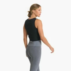 Vuori Womens Tank Top Cove High Neck -clothing shop VW1051HBK SP23 W ECOMM TOPS TOP 3