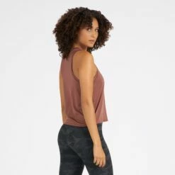 Vuori Womens Tank Top Energy -clothing shop VW123TER 2 2048x 79e57061 fe24 4b7b 9c0a c2c9b8ed0496