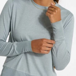 Vuori Womens Shirt Daydream Crew -clothing shop VW133HSR SP23 W ECOMM TOPS DETAI