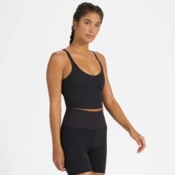 Vuori Womens Tank Top Rib Crop -clothing shop VW189BLK 2 2048x 031afb7d 1886 47ef a1ec f729a93065ca