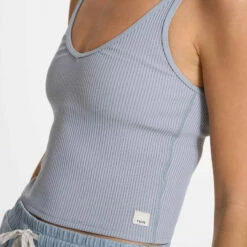 Vuori Womens Tank Top Rib Crop -clothing shop VW189LCL 3163 1200x crop center de480101 40d0 4b24 9744 4f74fb1192c5