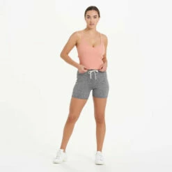 Vuori Womens Tank Top Rib Crop -clothing shop VW189LIC 9742 1200x crop center 04eb5b88 0870 4498 969c 4e4b302ec249