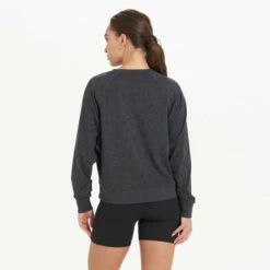 Vuori Womens Sweatshirt Long-Sleeve Halo Crew -clothing shop VW241HCC 7792 1200x crop center 32849997 3c9c 44f8 8b37 f78ae45914ab