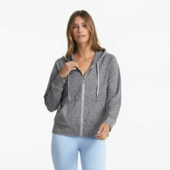 Vuori Womens Shirt Halo 2.0 Performance Hoodie -clothing shop VW268HTG 03672 1200x crop center e1a83ee8 1dc2 4c0f a3f0 fe3368404f0c