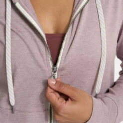 Vuori Womens Shirt Halo 2.0 Performance Hoodie -clothing shop VW268HUM 1398 1200x crop center c21f96e3 fb4e 4ae4 9c62 2b7c9fcffd54