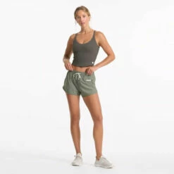 Vuori Womens Shorts Clementine 2.0 39 Vuori Womens Shorts Clementine 2.0 -clothing shop VW3000PSO SP23 W ECOMM SHORTS FU