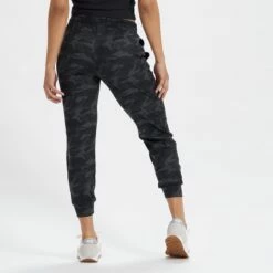 Vuori Womens Pants Performance Jogger -clothing shop VW303BCM 3 800x 9d78091f bb03 4693 98fc c4aad3e8944a