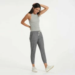 Vuori Womens Tank Top Sunrise High Neck Tank -clothing shop VW303HTG 4043 1200x crop center 97874aa0 efea 492e a0df 259ee764c634