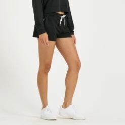 Vuori Womens Short Halo Performance -clothing shop VW339HBK 2 2048x 300b0884 d806 427c b331 f1998ba23a47