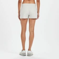 Vuori Womens Short Halo Performance -clothing shop VW339HDG 3 688x e5056771 8e87 403c 827e 6ee7b5826b7e