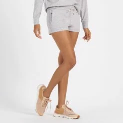 Vuori Womens Short Halo Performance -clothing shop VW339PHG 2 2048x 1d2ec043 90f6 479f 83a6 6258c4bb97f4