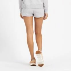 Vuori Womens Short Halo Performance -clothing shop VW339PHG 3 2048x 9b91ab8f 6499 48cb 8e09 e83fb7844186