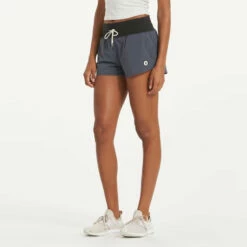 Vuori Womens Shorts Seabreeze -clothing shop VW370AZR 1531 CC 1200x crop cent