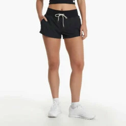 Vuori Womens Shorts Seabreeze -clothing shop VW370BLK SP23 W ECOMM SHORTS 380