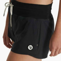 Vuori Womens Shorts Seabreeze -clothing shop VW370BLK SP23 W ECOMM SHORTS 385